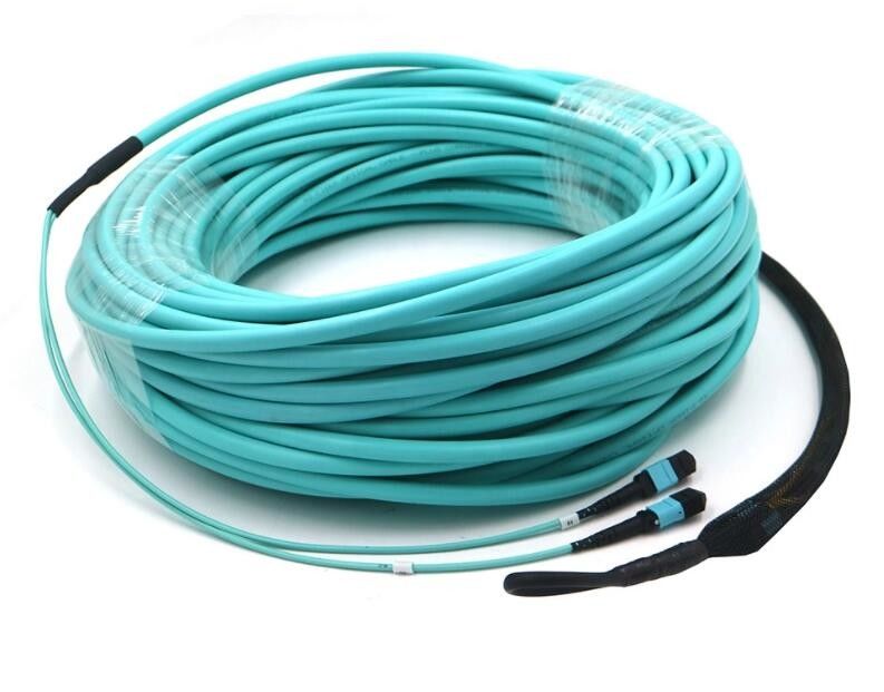 OM4 24 il centro MPO a fibra ottica, MPO al cavo di MPO con l'occhio di trazione