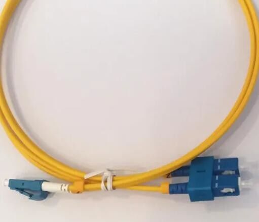 Stivale a fibra ottica giallo del cavo di toppa dello Sc LC breve INTORNO a DX